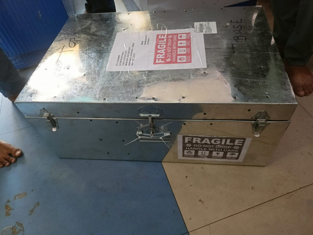 Export-grade fragile marble murti shipping crate
